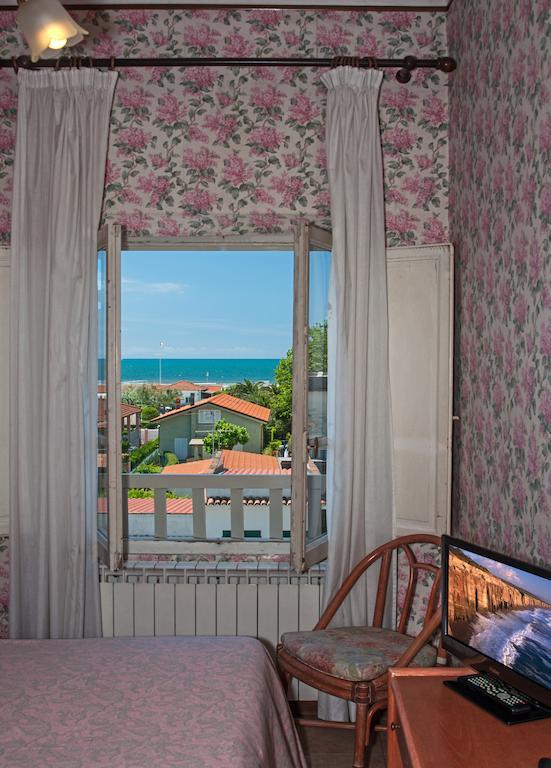 Hotel Villa Flores Marina di Pietrasanta Pokoj fotografie